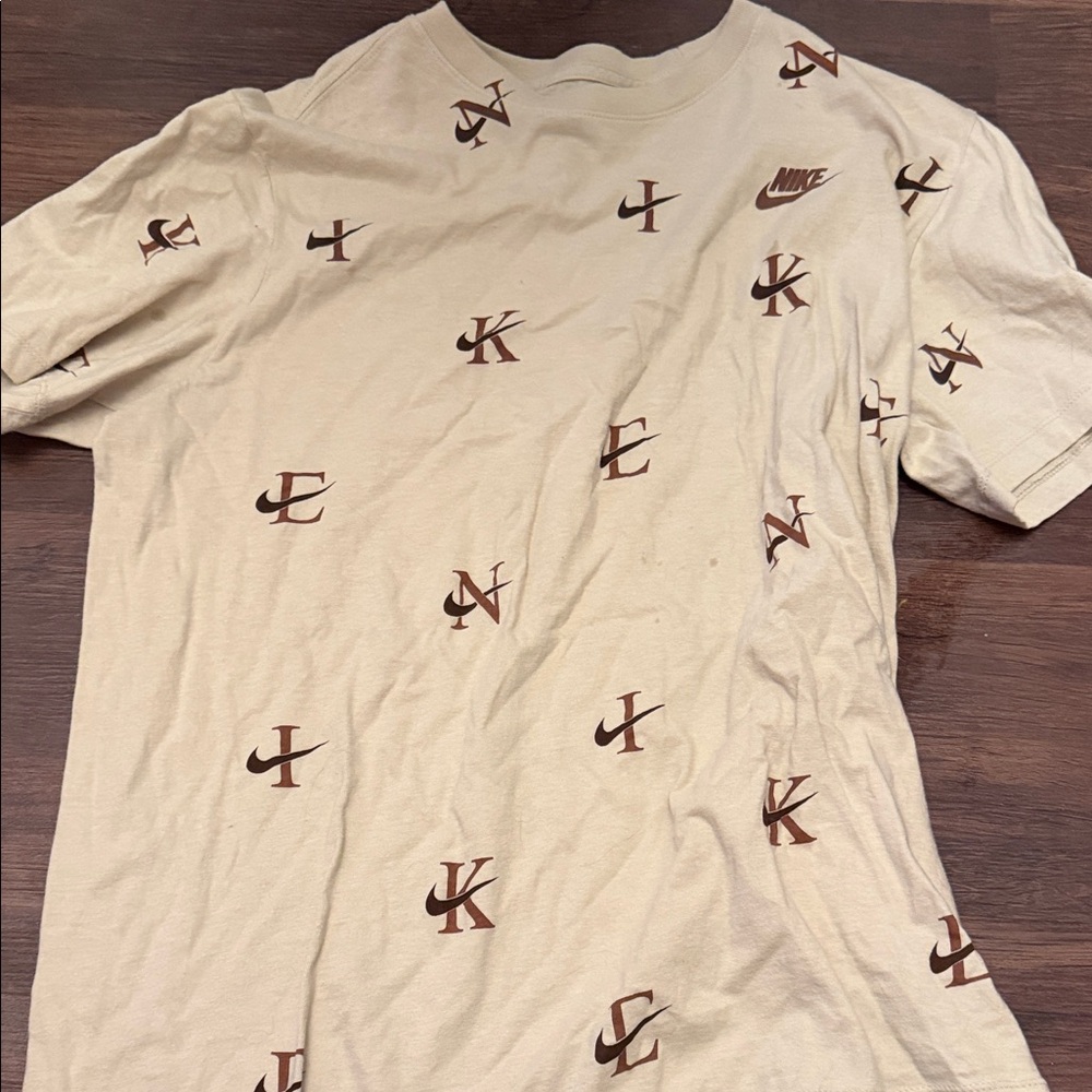 Nike Men's Tan Logo Pattern T-Shirt